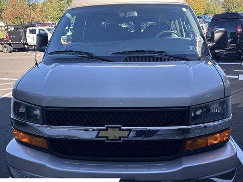 Used 2023 Chevrolet Express 2500 Extended RWD image 12