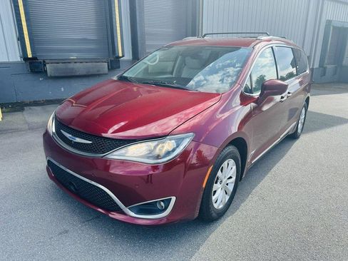 Used 2019 Chrysler Pacifica Touring-L w/ Advanced Safetytec Group FWD image 2