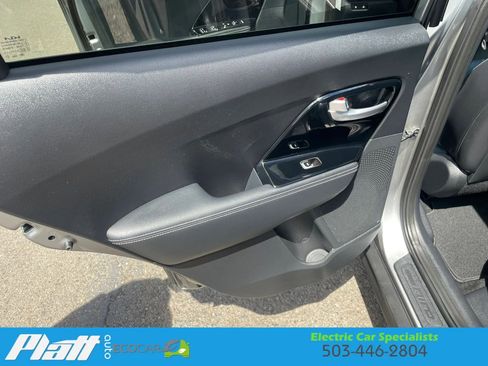 Used 2022 Kia Niro EX FWD image 36