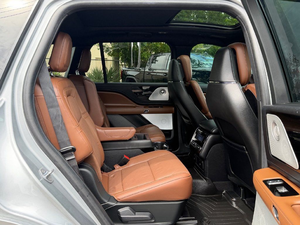Used 2023 Lincoln Aviator Reserve w/ Equipment Group 201A RWD image 17