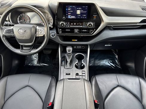 Used 2025 Toyota Highlander XLE image 13