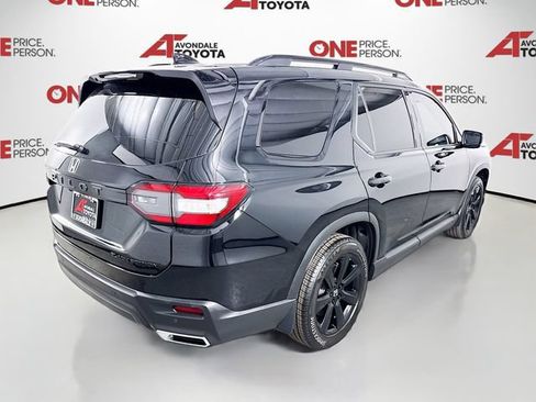 Used 2025 Honda Pilot Black Edition image 7