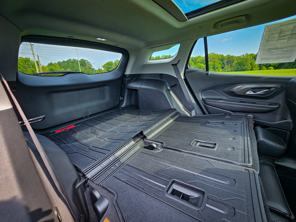 Used 2022 GMC Terrain SLT w/ Infotainment Package II AWD/4WD image 39