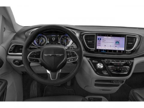Used 2024 Chrysler Pacifica Touring-L FWD image 10