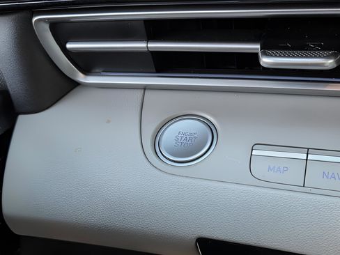 Used 2023 Hyundai Elantra Limited image 7