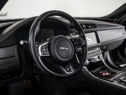 Used 2018 Jaguar XF First Edition image 19