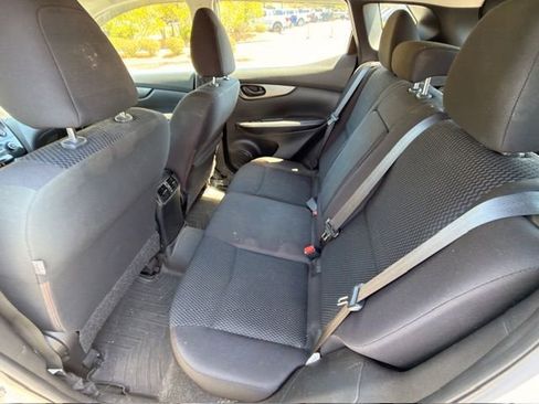 Used 2018 Nissan Rogue Sport S image 9