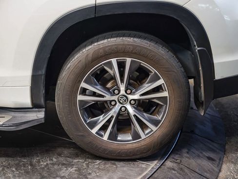 Used 2017 Toyota Highlander Plus w/ Carpet Mat Package image 9