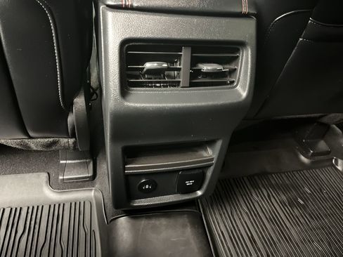 Used 2022 Ford Edge ST-Line image 11