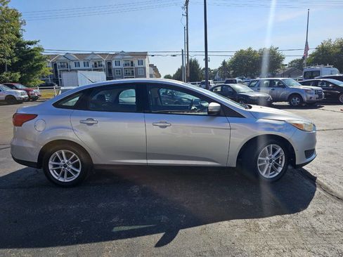Used 2017 Ford Focus SE w/ Cold Weather Package image 5