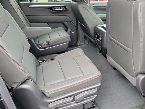 New 2026 Chevrolet Suburban RST image 18