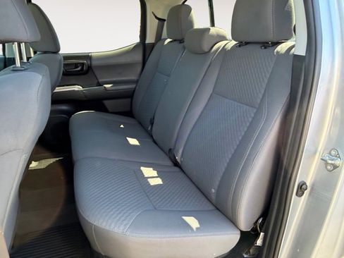 Used 2020 Toyota Tacoma SR5 AWD/4WD image 13