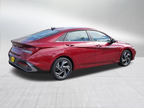Used 2025 Hyundai Elantra SEL FWD image 7