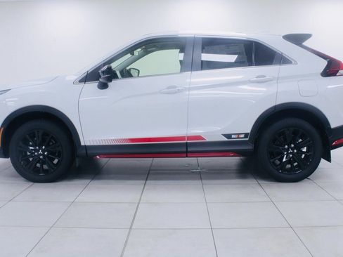 Used 2023 Mitsubishi Eclipse Cross LE image 2