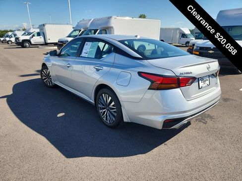 Used 2024 Nissan Altima 2.5 SV w/ SV Premium Package image 6