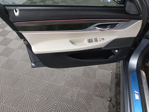 Used 2022 BMW 740i w/ M Sport Package image 9