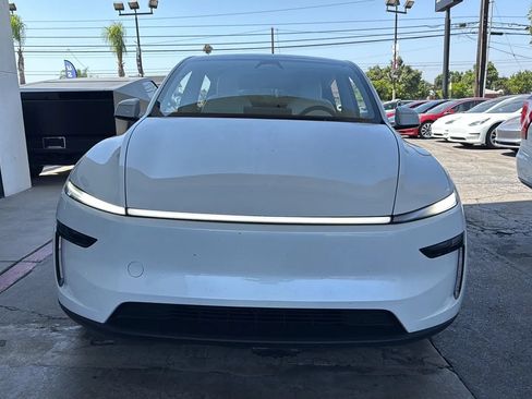 Used 2026 Tesla Model Y Long Range RWD image 2