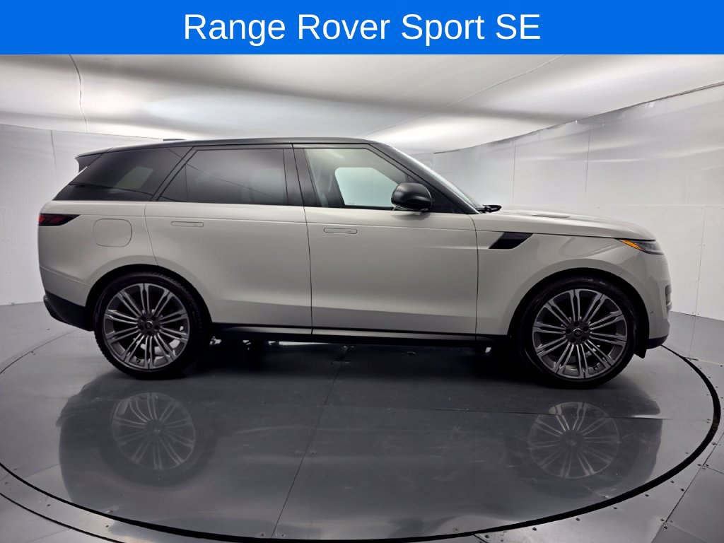 Used 2024 Land Rover Range Rover Sport SE AWD/4WD image 3