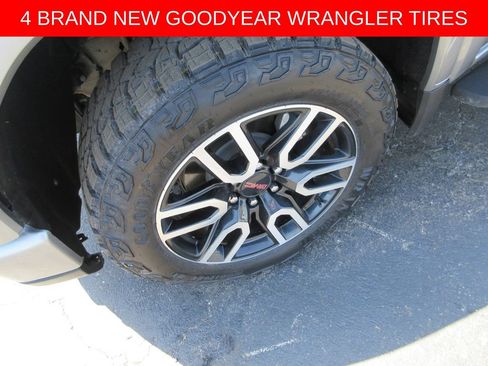 Certified 2024 GMC Sierra 1500 AT4 w/ Technology Package AWD/4WD image 3