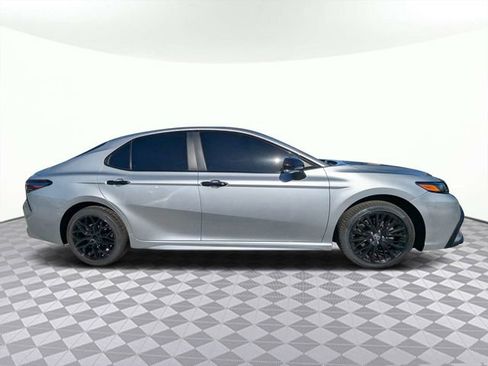 Used 2021 Toyota Camry SE w/ Convenience Package FWD image 2