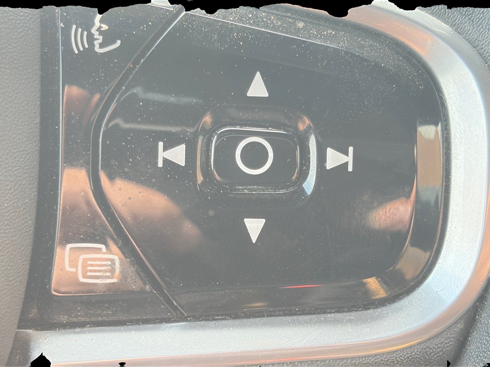 Used 2017 Volvo XC90 T6 Momentum w/ Vision Package AWD/4WD image 18