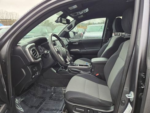 Used 2021 Toyota Tacoma TRD Off-Road w/ Technology Package image 12