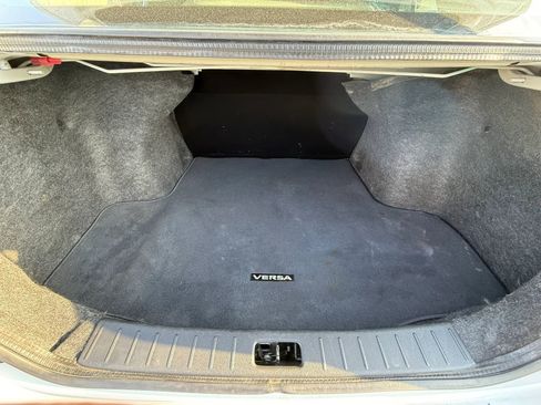 Used 2012 Nissan Versa SV FWD image 6