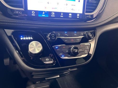 New 2026 Chrysler Pacifica Select AWD/4WD image 24