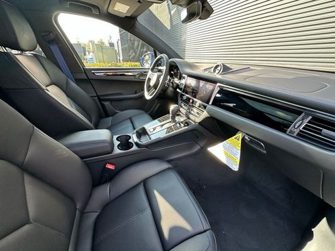 Used 2026 Porsche Macan AWD/4WD image 39