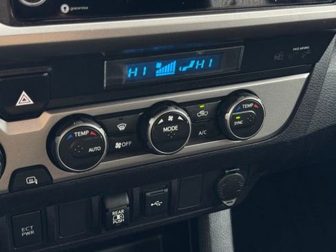 Used 2021 Toyota Tacoma SR5 w/ Trail Edition image 31