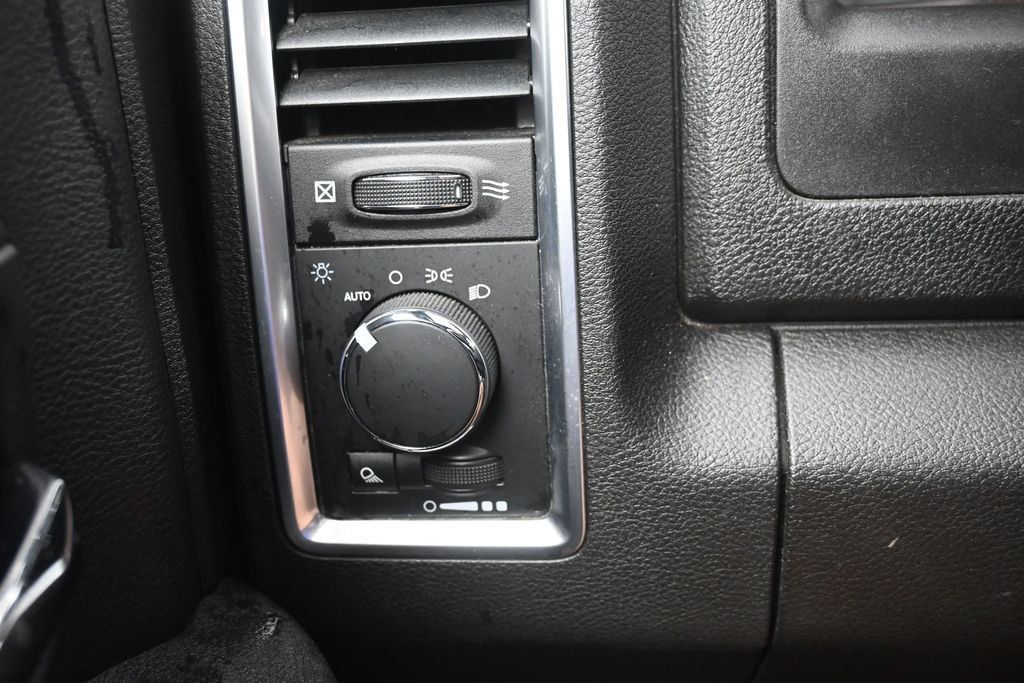 Used 2024 RAM 1500 Warlock AWD/4WD image 16