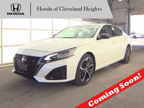 Used 2023 Nissan Altima 2.5 SR w/ SR Premium Package AWD/4WD image 1