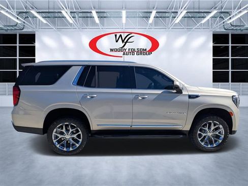 Used 2021 GMC Yukon SLT w/ SLT Premium Package image 2