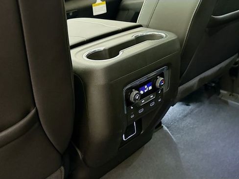 New 2025 Chevrolet Suburban Premier image 30