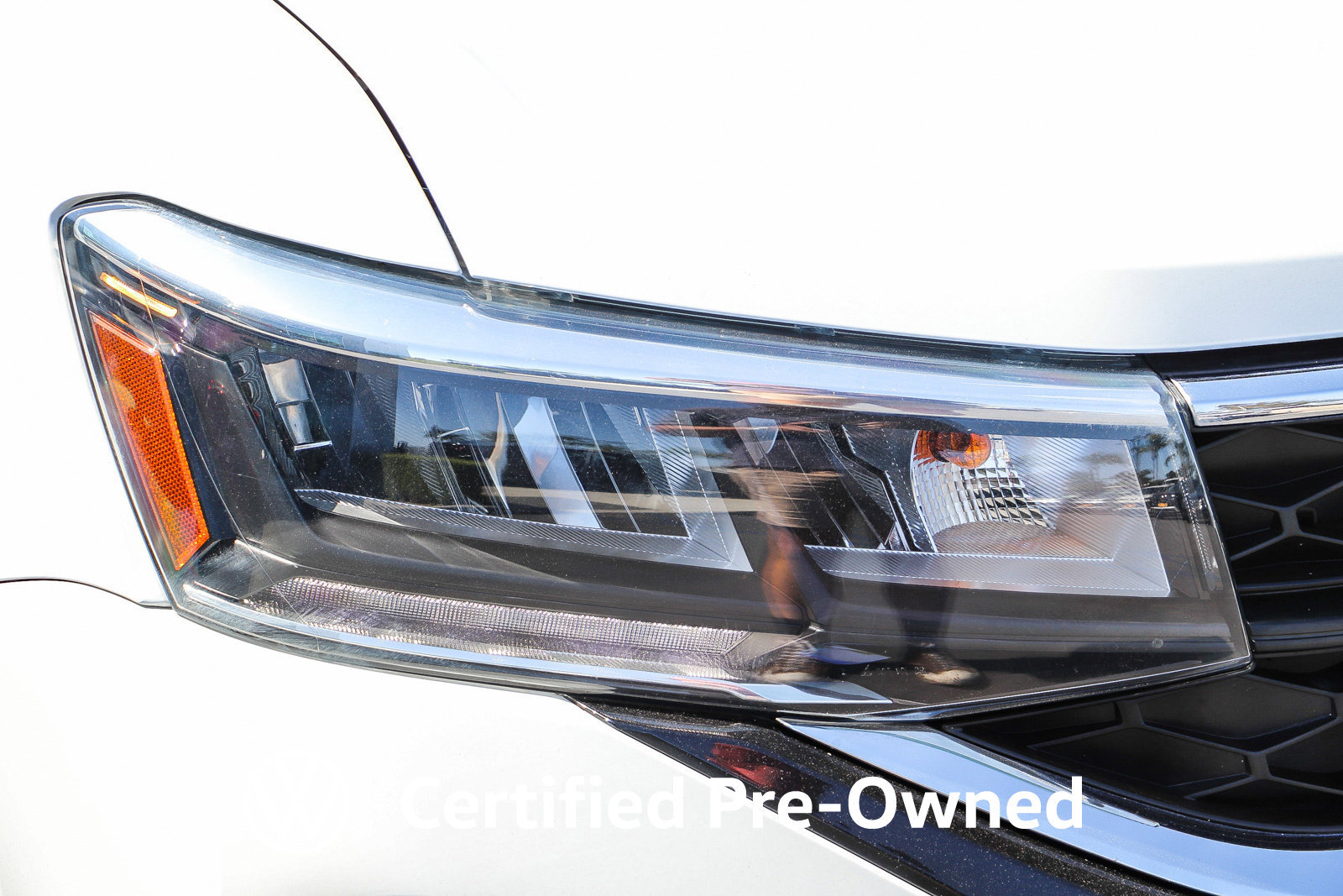 Used 2023 Volkswagen Taos SE w/ Panoramic Sunroof Package FWD image 5