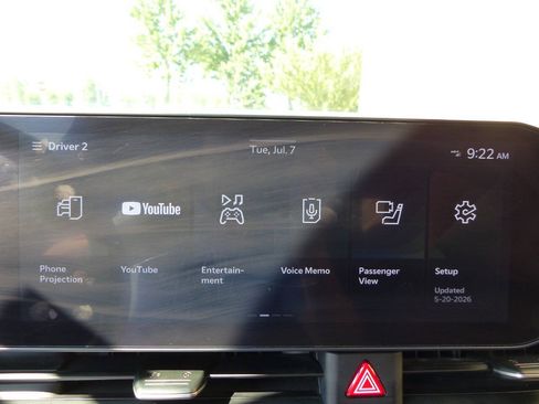 Used 2025 Kia Carnival EX FWD image 33