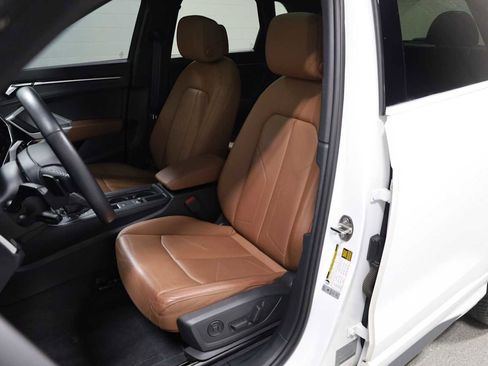 Used 2023 Audi Q3 2.0T Premium w/ Convenience Package image 5