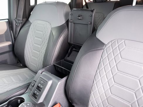 Used 2023 Ford Bronco Wildtrak image 11