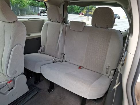 Used 2013 Toyota Sienna LE w/ Towing Pkg FWD image 14