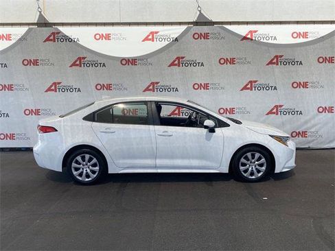 Certified 2021 Toyota Corolla LE FWD image 2