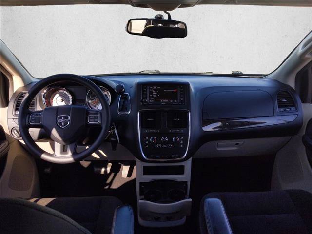 Used 2018 Dodge Grand Caravan SE w/ UConnect Hands-Free Group FWD image 16