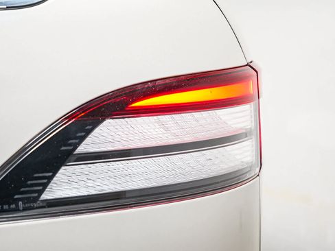 Used 2023 Lincoln Aviator Grand Touring w/ Class IV Trailer Tow Package image 9