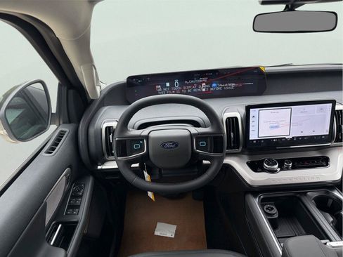 New 2026 Ford Expedition Active RWD image 5