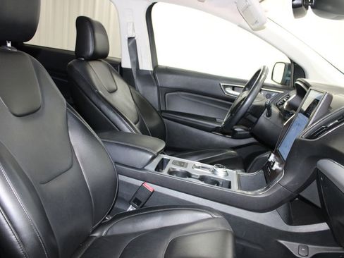 Used 2021 Ford Edge Titanium image 24