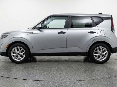 Used 2025 Kia Soul LX w/ LX Technology Package FWD image 5