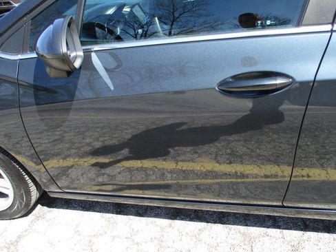 Used 2017 Chevrolet Cruze LT image 14