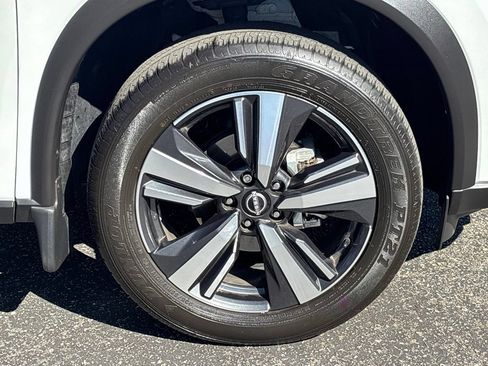 Certified 2024 Nissan Rogue SL FWD image 34