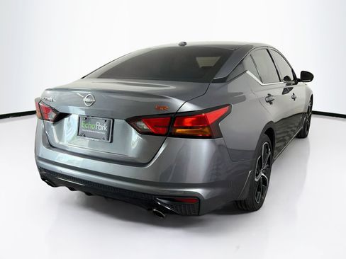 Used 2024 Nissan Altima 2.5 SR FWD image 9