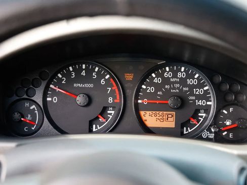 Used 2010 Suzuki Equator Sport RWD image 27