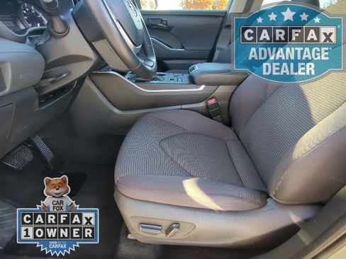 Used 2024 Toyota Highlander LE image 14